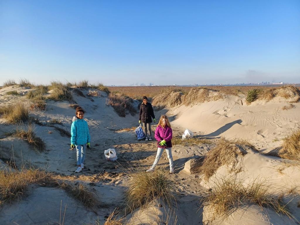 Ramassage de déchets sur la plage de Port Saint Louis du Rhône - Février zéro plastique