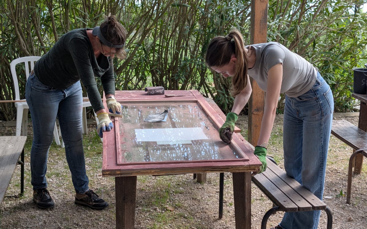 Préparation d'une porte-fenêtre pour la peinture